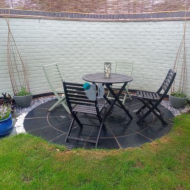 Kotah Black Limestone Paving Circle Sett 2.7m Calibrated 22mm: With Squaring Off Kit