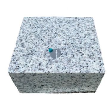 Silver_grey_granite_cobble_setts_sawn_edge