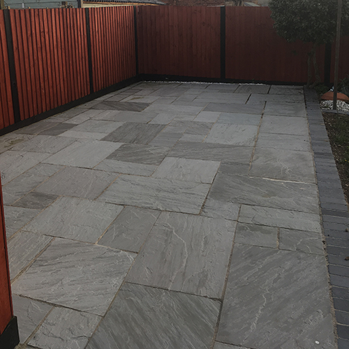 tumbled_kandla_grey_riven_sandstone_paving